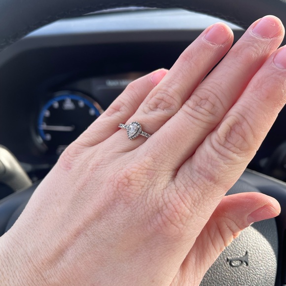 Pandora Ring sz 7.5 - Picture 2 of 4